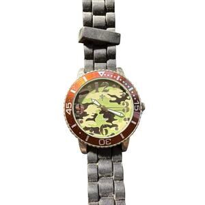 Unique Camouflage Dial Quartz Watch Diver Style Bezel Dark Rubber Band Men's